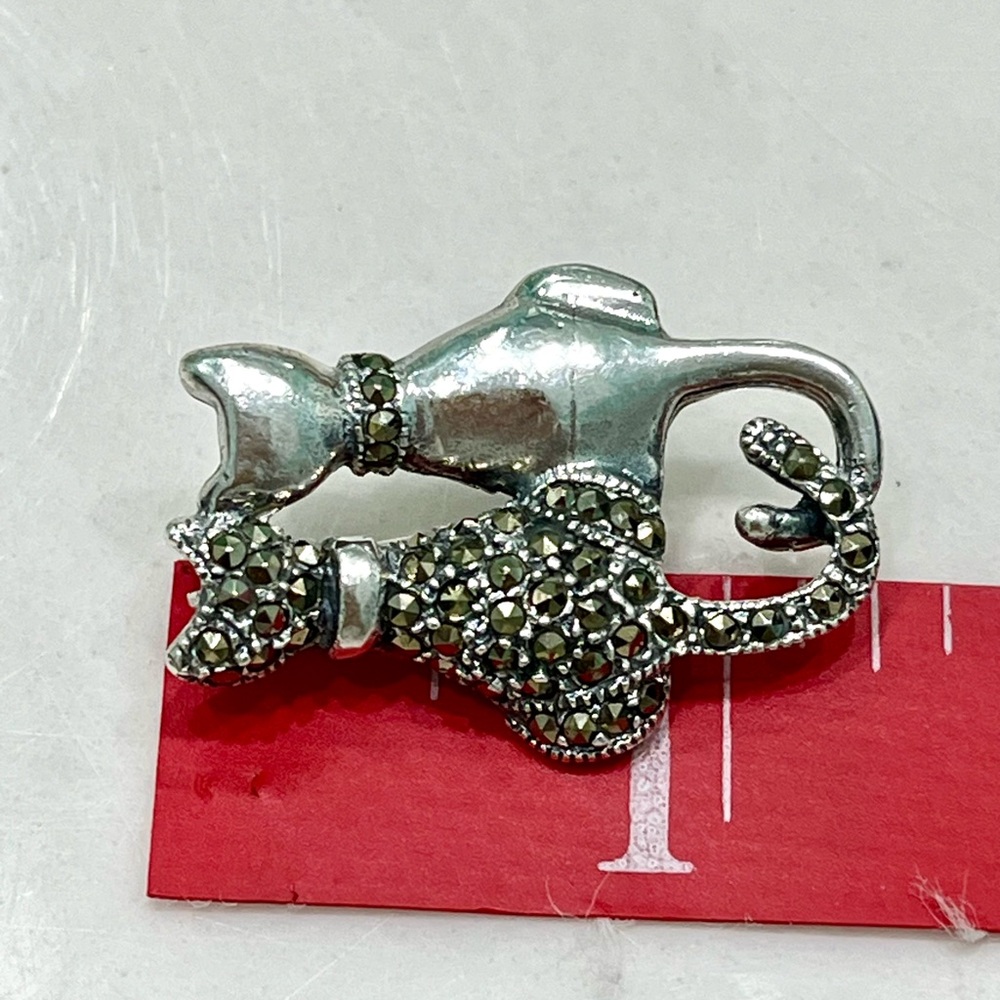 Silver Spinel Cat Brooch - Picture 4 of 4